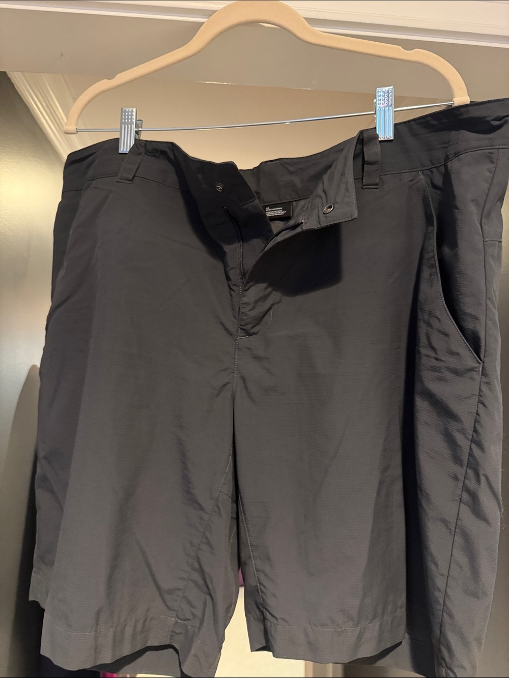 The North Face Men's Black  40 XL athletic shorts